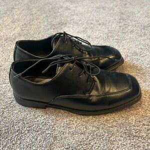 Boys Sonoma Dress Shoes size 5 Med